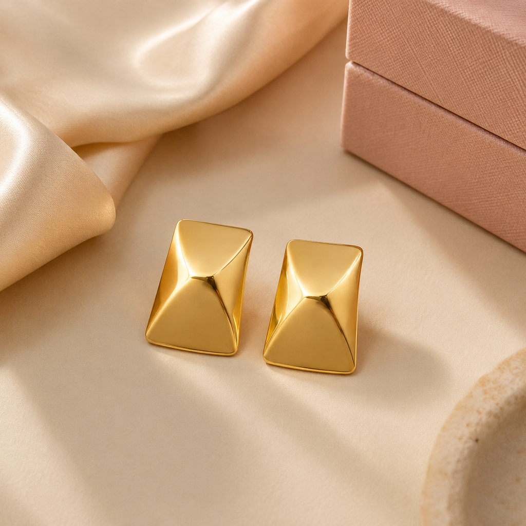 Złote kolczyki geometryczne Sculpt – widok produktu
